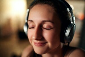 the memory wave review person listening